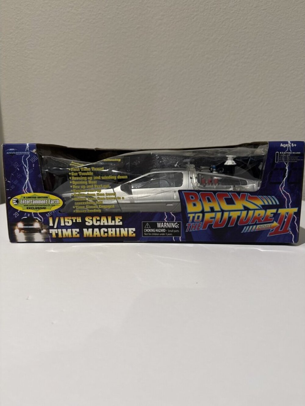 Back t the Future II 1/15 Scale Time Machine DeLorean Figure